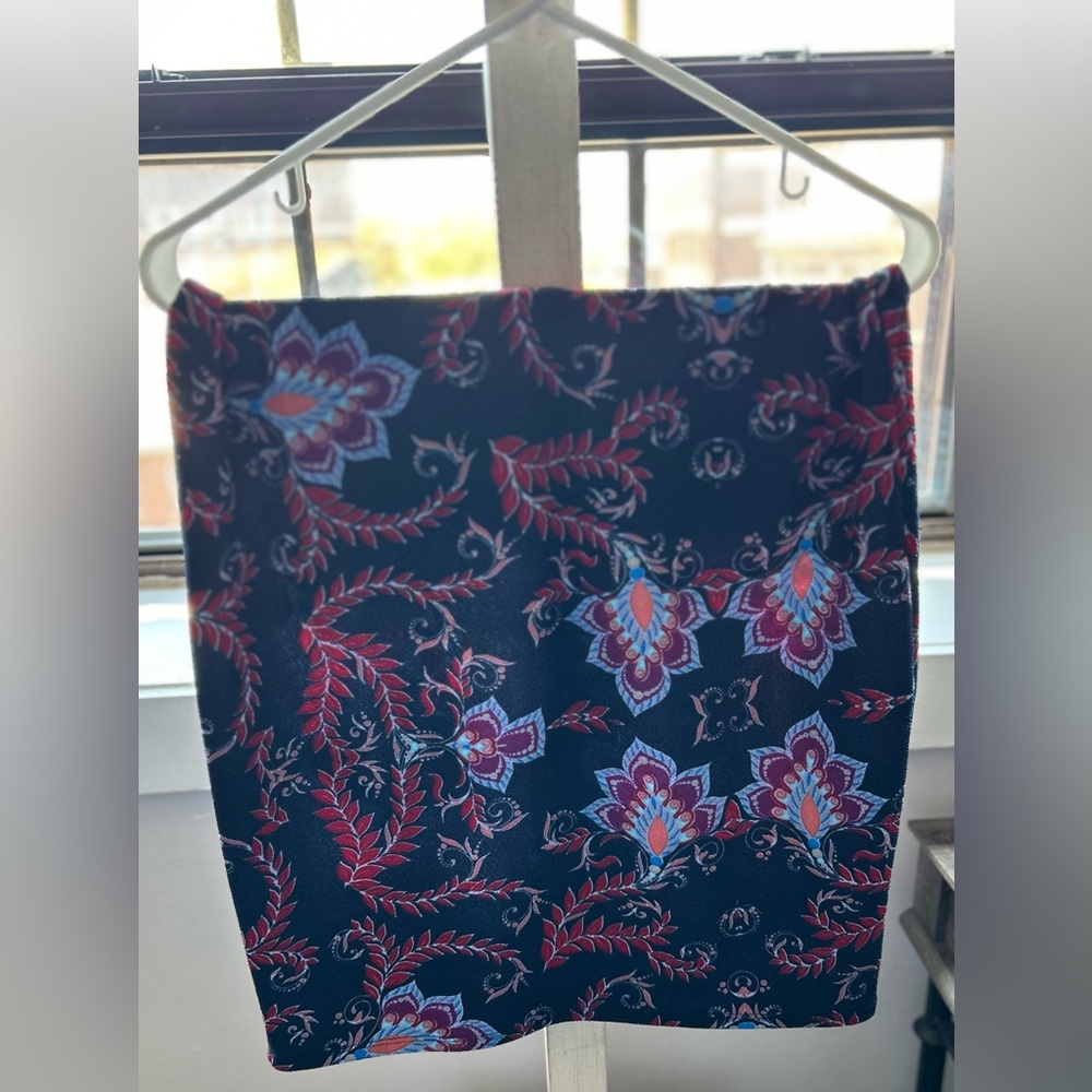 Women’s LuLaRoe navy print pencil skirt size medium